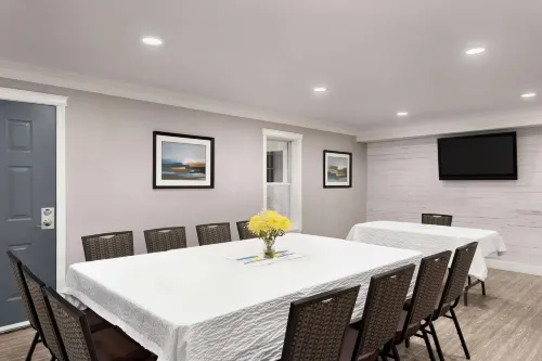 Days Inn by Wyndham Kelowna Espaces Affaires Photos