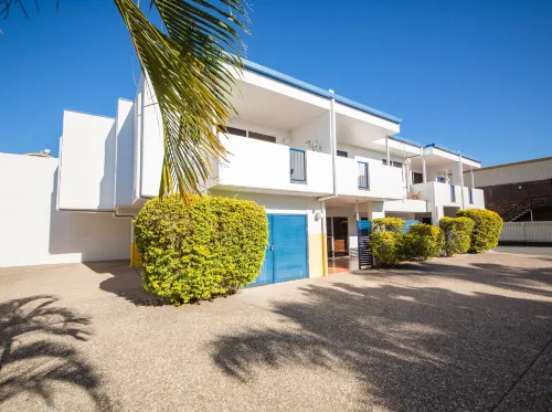 Cosmopolitan Motel & Serviced Apartments Exterior Photos