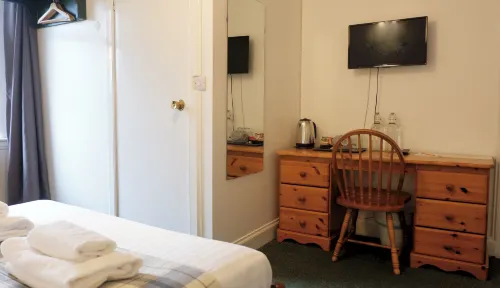 4 Friends House Photos