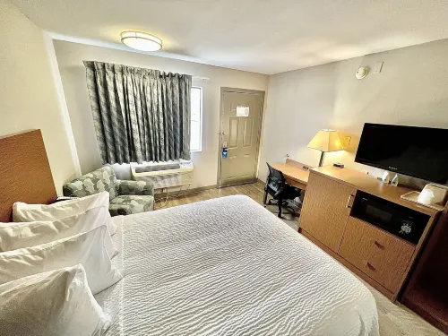 Days Inn & Suites by Wyndham Arlington Near Six Flags Phòng Photos