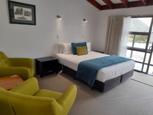 Lake Matheson Motel Photos