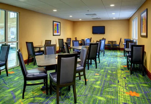 Wingate by Wyndham Fletcher at Asheville Airport Restauranger Photos