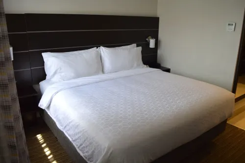 Holiday Inn Express & Suites Miami - Hialeah Huoneet Photos