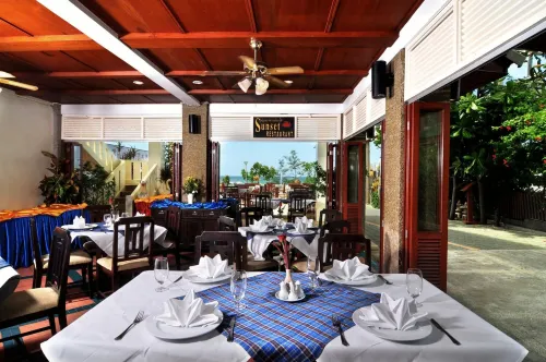 Karon Princess Hotel Питание Photos