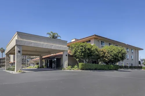Best Western Plus Executive Inn Exterior Photos