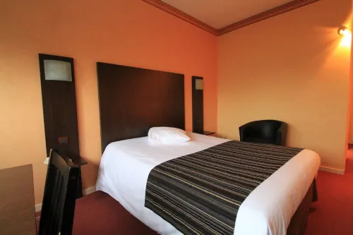 Adonis Lyon Est Hôtel Artys Chambres Photos