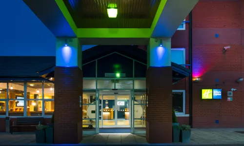 Holiday Inn Express Burton Upon Trent Extérieur Photos