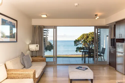 Sea Spray Suites Zimmer Photos