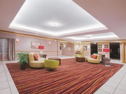 La Quinta Inn & Suites by Wyndham Cincinnati Airpt Florence Public Areas Photos