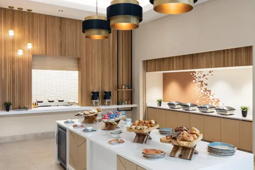 Hilton North Scottsdale at Cavasson Dining Photos