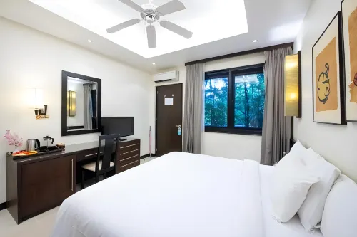 Lokal Phuket "Former K-Hotel" Zimmer Photos