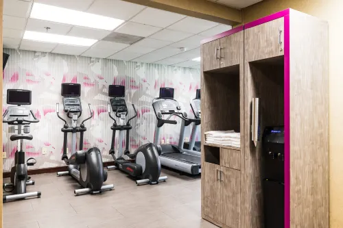 Crowne Plaza Edison Leisure & Recreation Photos