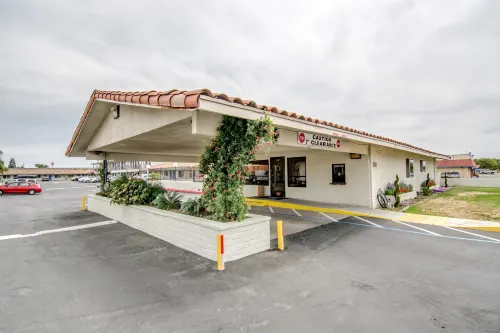 Motel 6 Manteca, CA Extérieur Photos