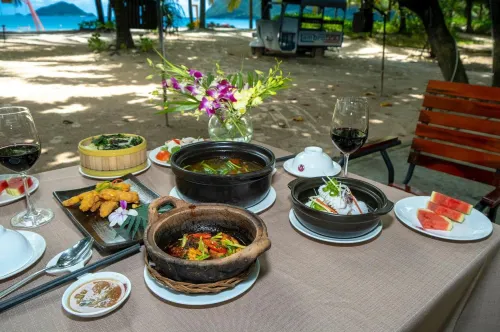 Tan Son Nhat Con Dao Resort Restauration Photos