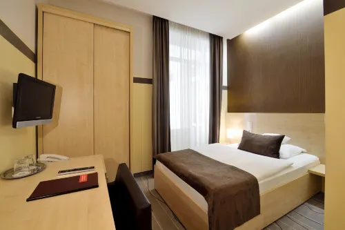 Promenade City Hotel Photos