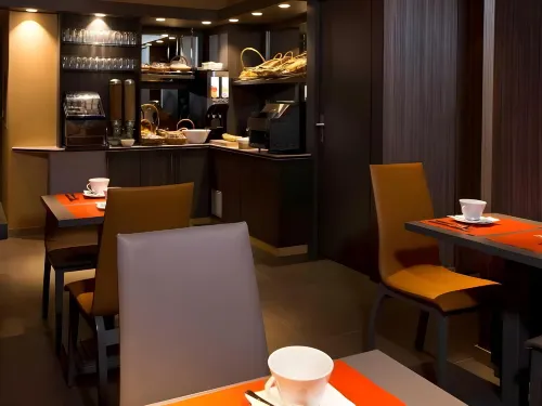 Beaugrenelle St-Charles Tour Eiffel Dining Photos
