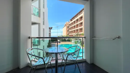 Dragon Beach Resort , Jomtien Beach Pattaya Рядом с отелем Photos