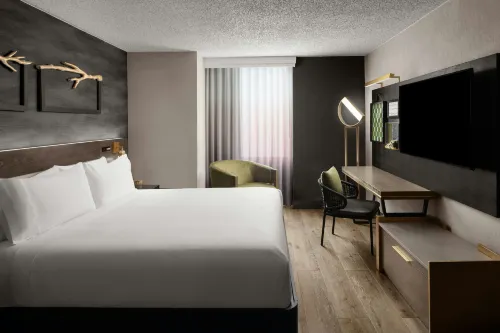 Renaissance Chicago North Shore Hotel Rooms Photos
