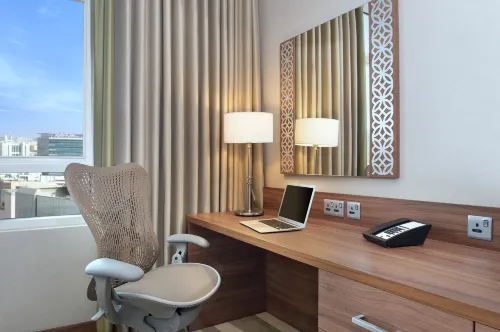 Hilton Garden Inn Dubai Al Muraqabat - Deira Chambres Photos
