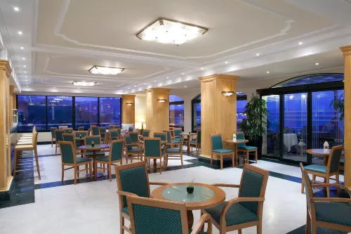 Ramada by Wyndham, Athens Club Attica Riviera Restauration Photos