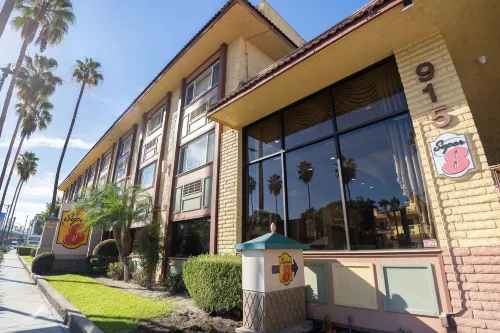 Super 8 by Wyndham Anaheim/Disneyland Drive Exterior Photos