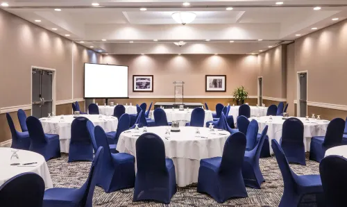 DoubleTree by Hilton Hotel Newark Airport Business Facilities Photos