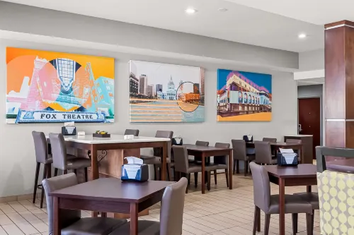 Best Western St. Louis Airport North Hotel  Suites Restauration Photos
