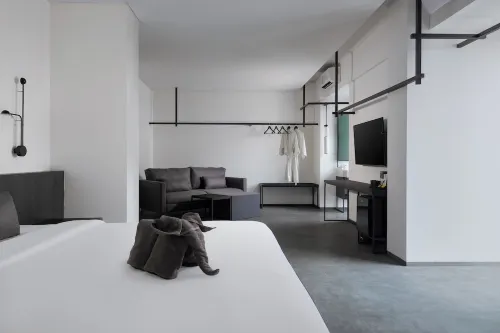 REZ Hotel Photos