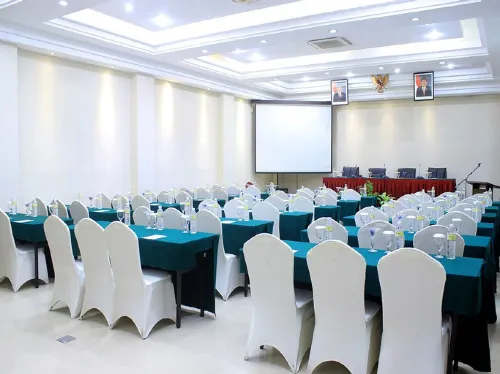 Daima Hotel Padang Fasilitas Bisnis Photos
