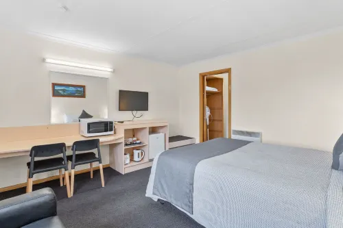 Martin Cash Motel Photos