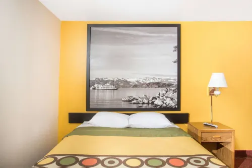 Super 8 by Wyndham Elko Rooms Photos