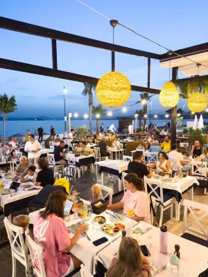 URAS BEACH HOTEL Restauration Photos