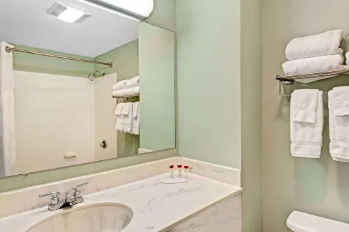 Ramada by Wyndham Saco/Old Orchard Beach Area Rooms Photos