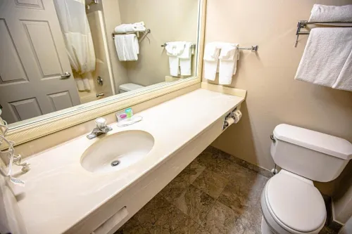 Coratel Inn and Suites by Jasper Ocean Shores Rooms Photos
