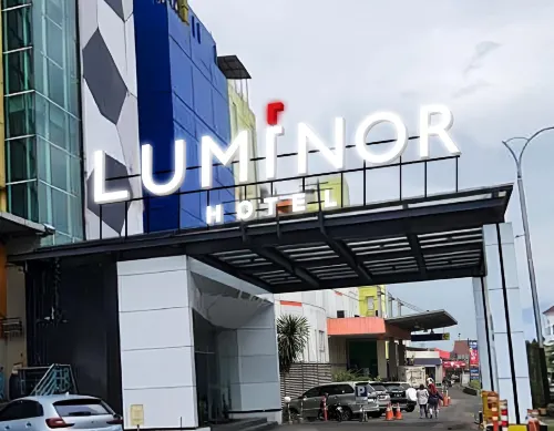 Luminor Hotel Metro Indah-Bandung by WH Eksterior Photos