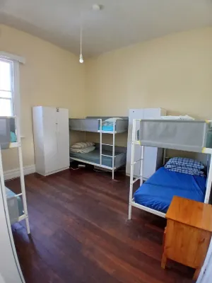 1849 Backpackers Albany Kamar Photos