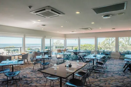 Mercure Clear Mountain Lodge Restauration Photos
