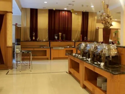 Galeri Ciumbuleuit Family & Business Hotel تناول الطعام Photos