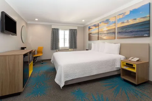 Days Inn by Wyndham Santa Monica Rooms Photos