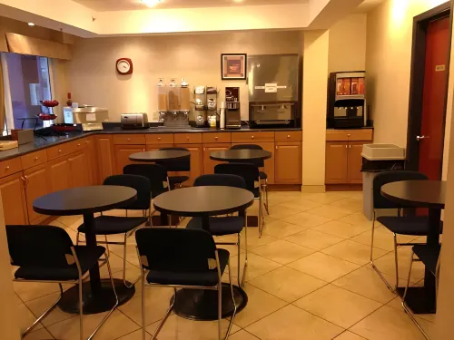 North Vancouver Hotel Restauration Photos