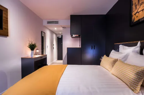 Best Western Plus Suitcase Paris la Defense Zimmer Photos