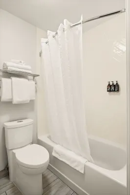 Oxford Suites Redding Rooms Photos