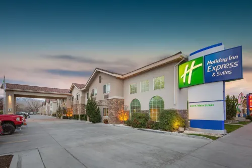 Holiday Inn Express & Suites Bishop Exterior Photos