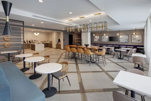 Comfort Inn & Suites Miami International Airport Dining Photos