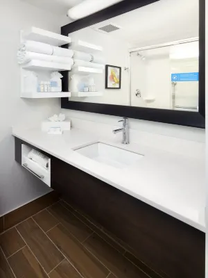 Hampton Inn Orlando Near Universal Blvd/International Dr Rooms Photos