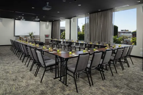 Rydges Fortitude Valley Brisbane, an EVT hotel Business Photos