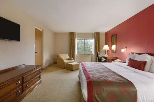 Ramada by Wyndham Raleigh Rooms Photos