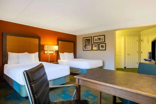 La Quinta Inn & Suites by Wyndham Charlotte Airport South Zimmer Photos