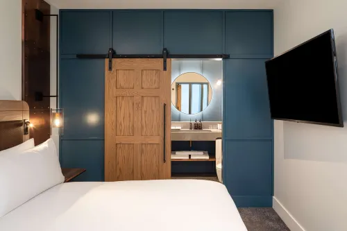 The Gantry London, Curio Collection by Hilton Huoneet Photos