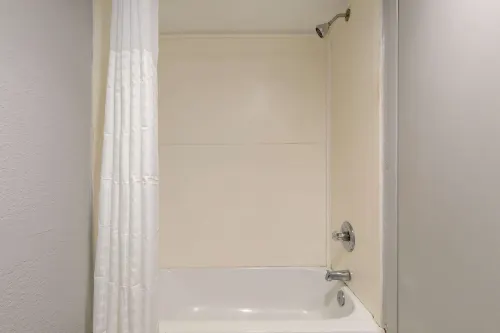 Clarion Hotel & Suites BWI Airport North الغرف Photos